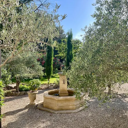 Domaine Au Coeur Des Alpilles *