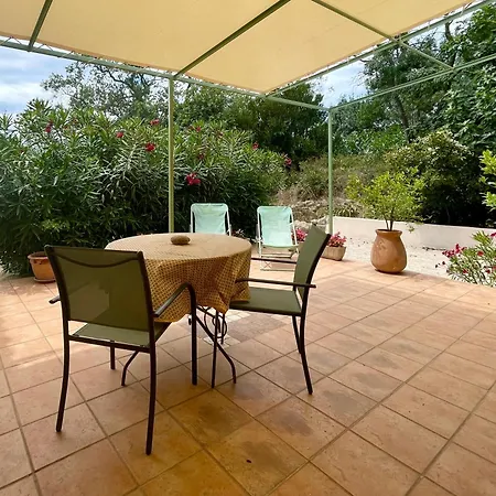 Domaine Au Coeur Des Alpilles Bed & Breakfast